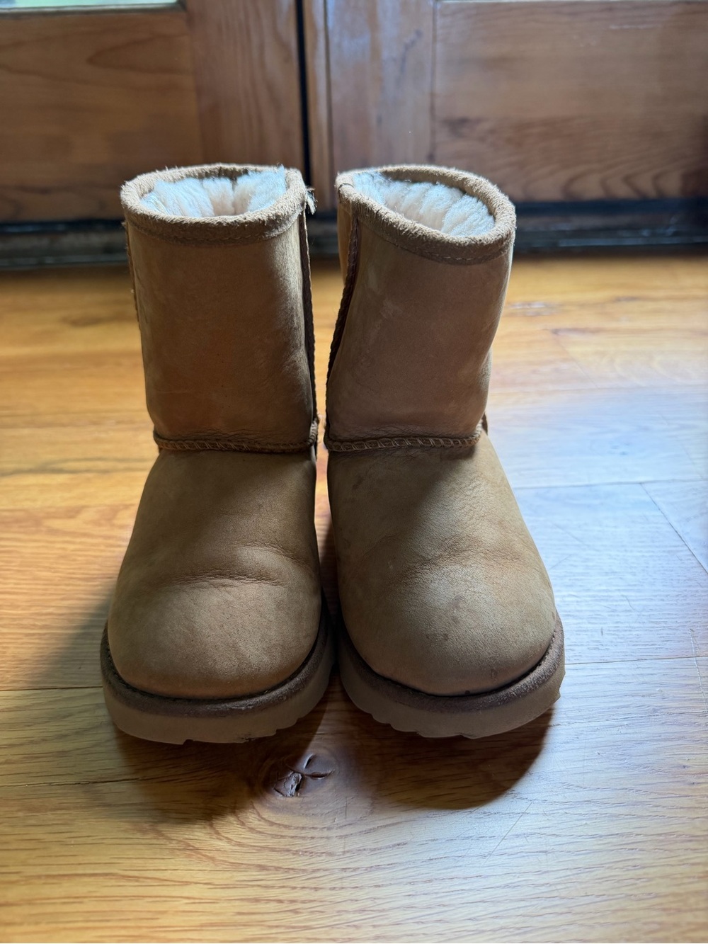 UGG 10T Kids Classic Shearling Lined Winter Boots - Chestnut, GUC, very clean!
